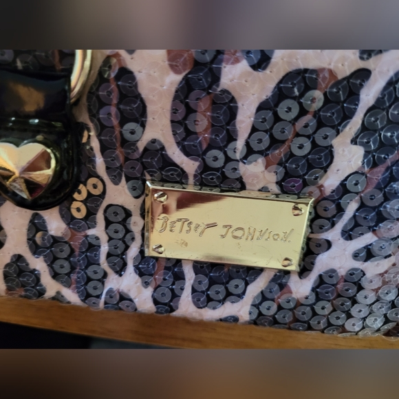 BETSEY JOHNSON  wristlet wallet - Picture 3 of 9